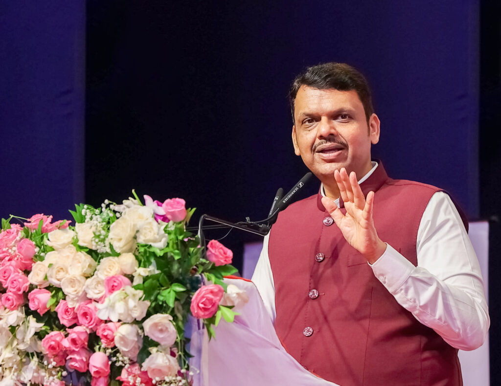 येत्या १ मे पर्यंत सेवा हमी कायद्यांतर्गत अकराशे सेवा डिजीटल करणार – मुख्यमंत्री देवेंद्र फडणवीस